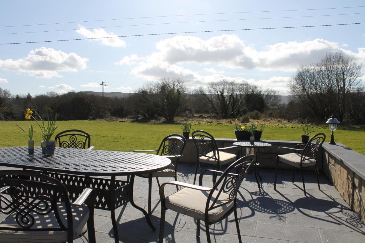 Riverbend Lodge B & B Oughterard Esterno foto