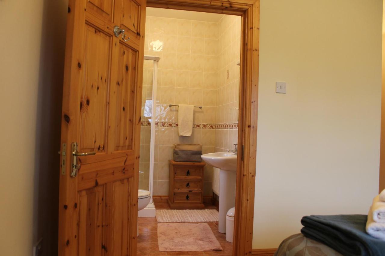 Riverbend Lodge B & B Oughterard Esterno foto